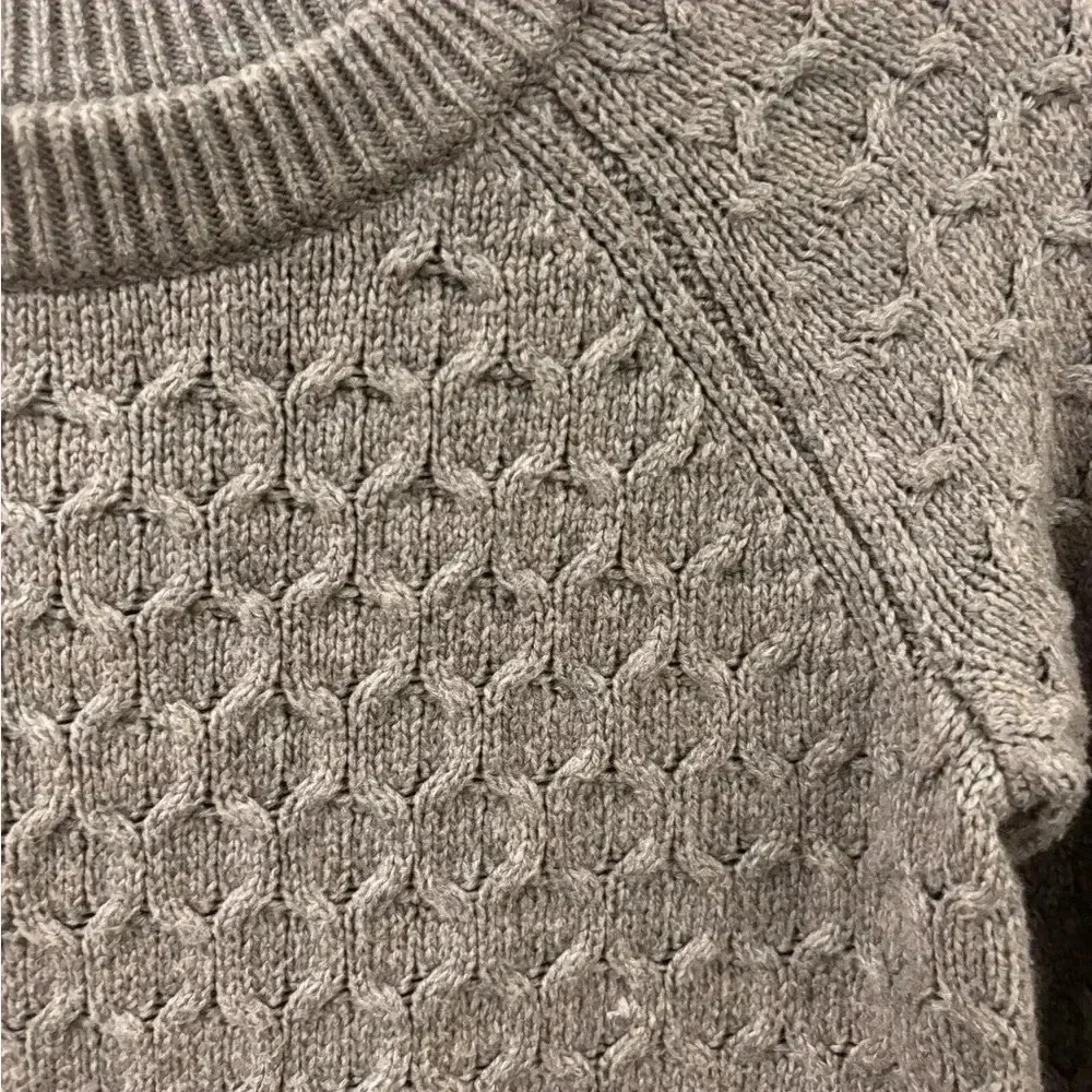 Old Navy Crew Neck Cable Knit Long Sleeve Pullover Sweater Sz XS - Picture 9 of 11